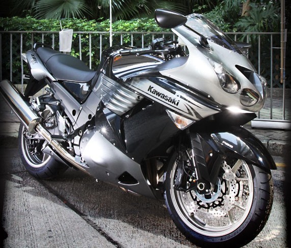 2010款川崎六眼魔神ZZR1400  3200 元